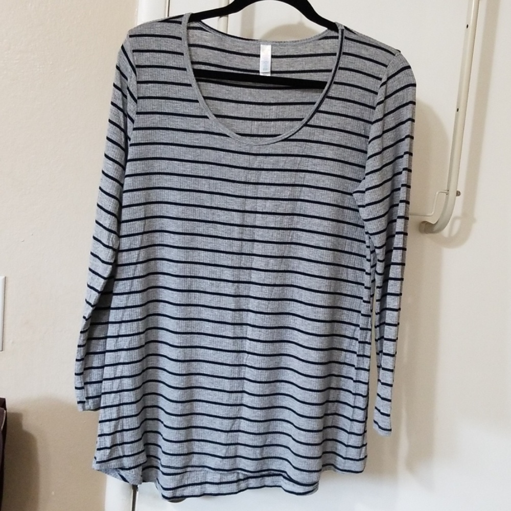Lularoe Lynnae top